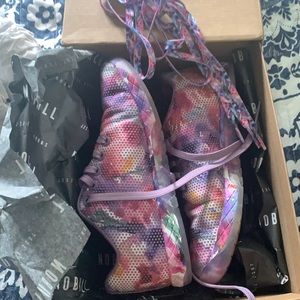 No Bull Size 6.5 Floral Trainers